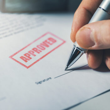 Engedélyek és tanúsítványok